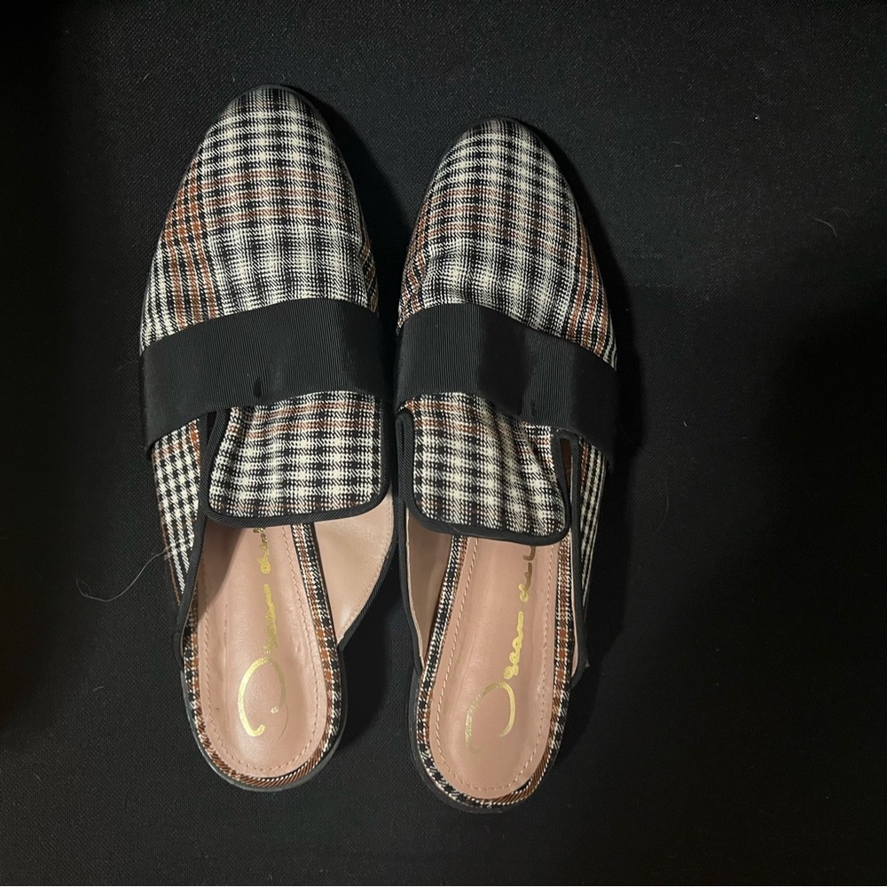 Oscar de la Renta mule flats.